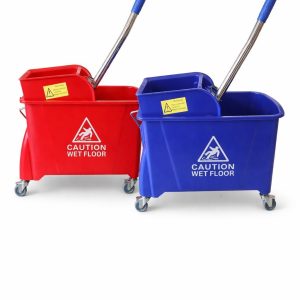 Putzeimer rot oder blau aus Plastik für Gewerbe